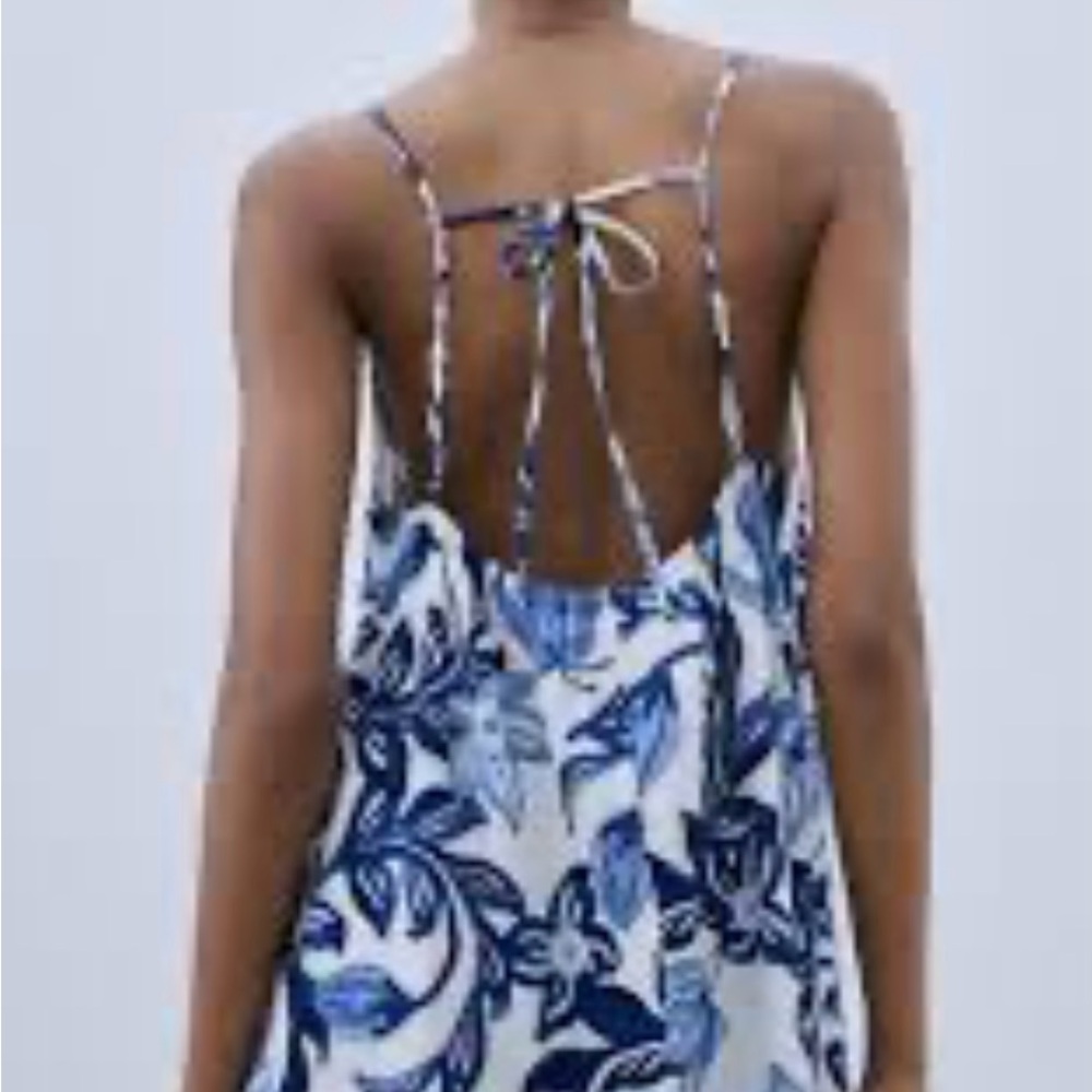 H&M Blue and White Floral Maxi Dress. Size Medium - Picture 2 of 10